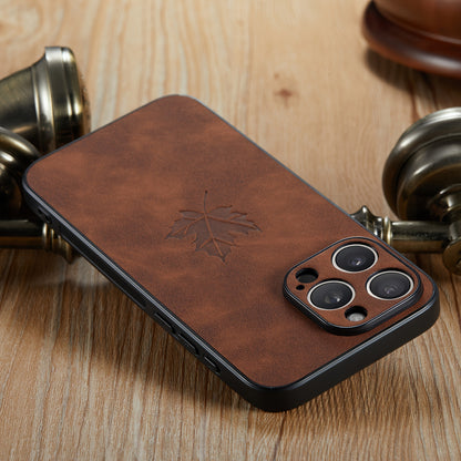 Suitable for Iphone 16/15/14/13/12/11 Pro/Promax/Plus Ultra-Thin Luxury Retro Leatherette Mobile Phone Case Lambskin Maple Leaf Pattern Camera Lens Full Protective Case Skin-Feel Non-Slip And Anti-Fall Simple Personality Busi