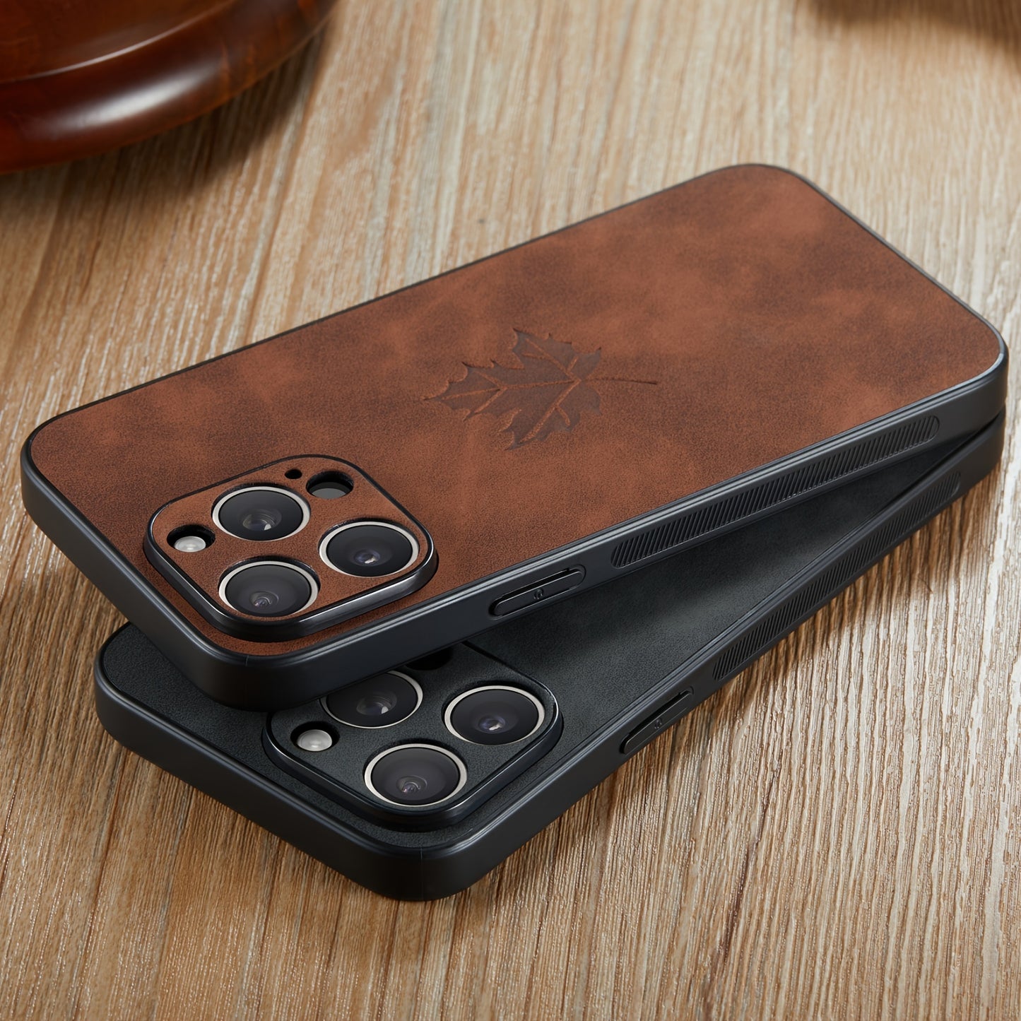 Suitable for Iphone 16/15/14/13/12/11 Pro/Promax/Plus Ultra-Thin Luxury Retro Leatherette Mobile Phone Case Lambskin Maple Leaf Pattern Camera Lens Full Protective Case Skin-Feel Non-Slip And Anti-Fall Simple Personality Busi